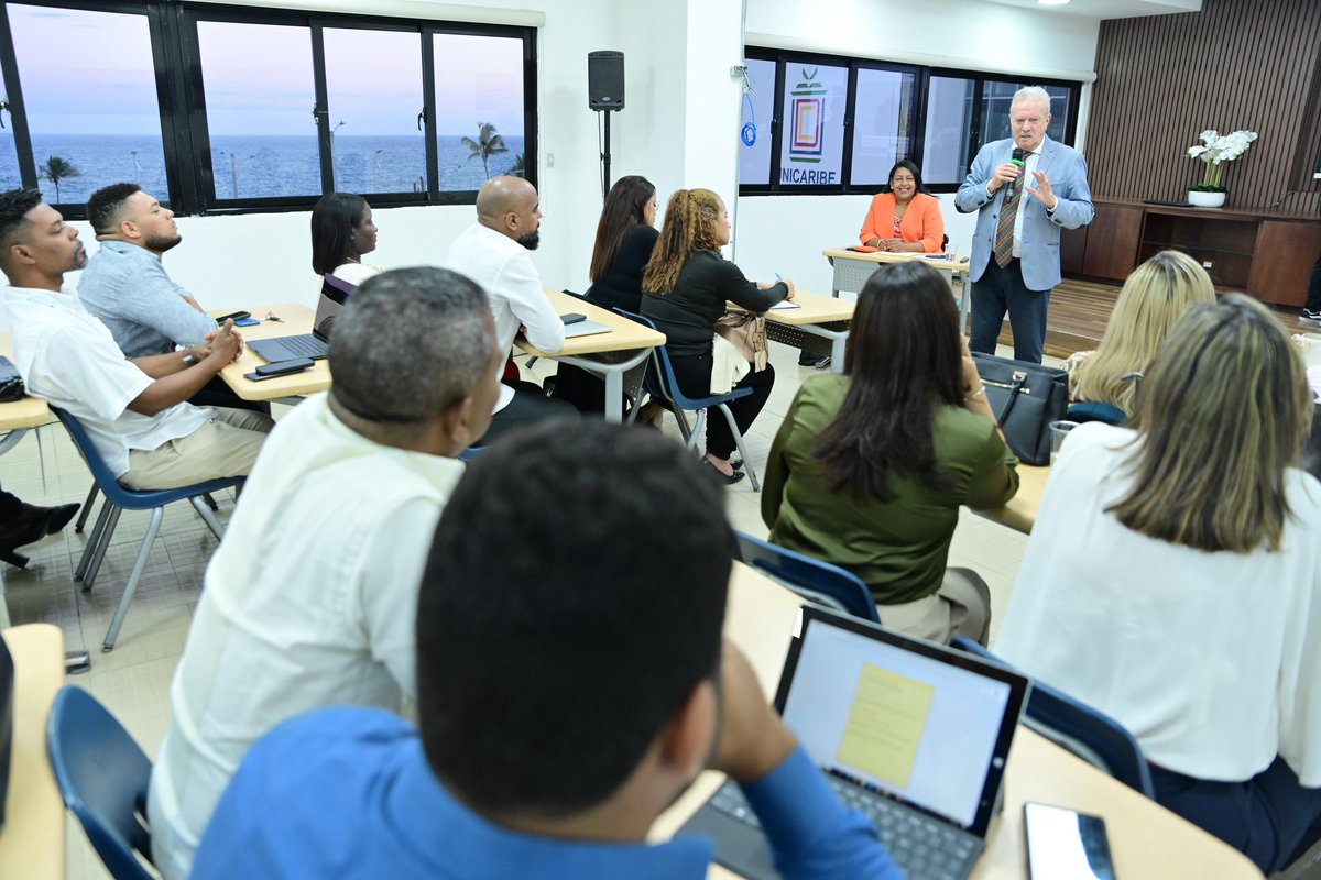 UnicaribeOnline's tweet photo. Los maestrandos de la 4ª Edición del Máster en Comunicación Política y Marketing Digital sostuvieron un encuentro con el presidente de Next Educación, Dr. Manuel Campo Vidal, y la decana de la Escuela de Administración Municipal, Comunicación Política y Marketing Digital https://t.co/UcIPvUjpvX