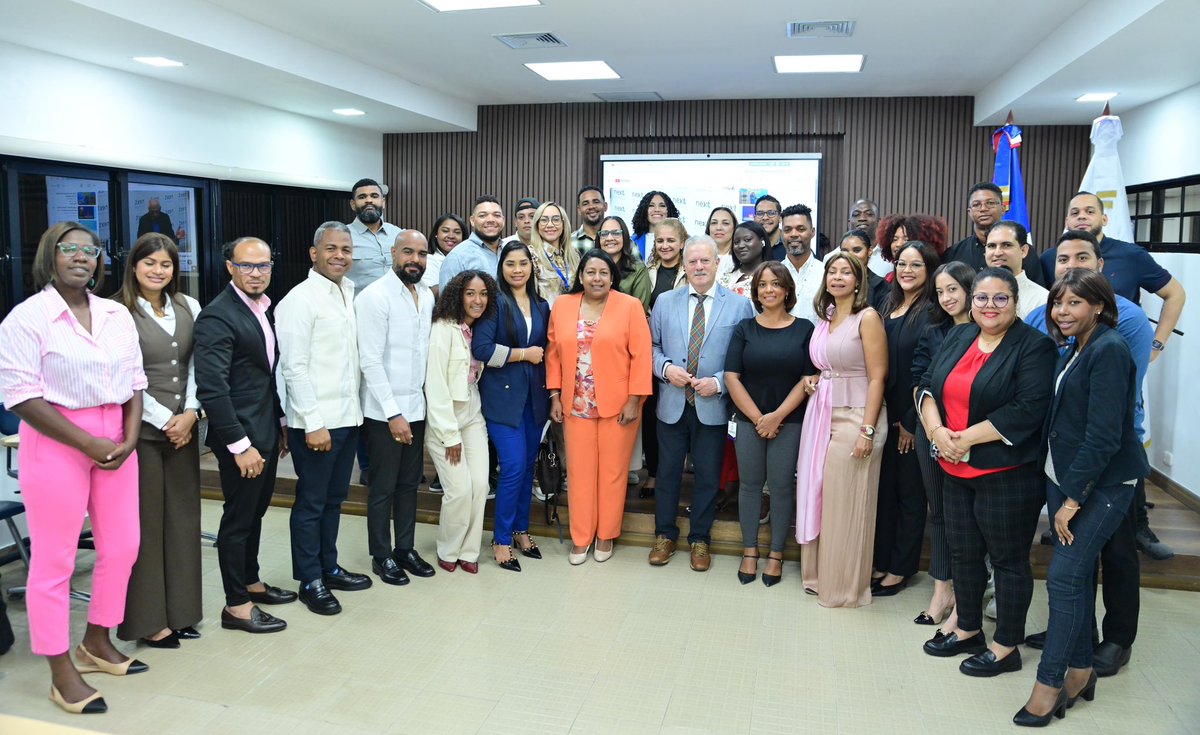 UnicaribeOnline's tweet photo. Los maestrandos de la 4ª Edición del Máster en Comunicación Política y Marketing Digital sostuvieron un encuentro con el presidente de Next Educación, Dr. Manuel Campo Vidal, y la decana de la Escuela de Administración Municipal, Comunicación Política y Marketing Digital https://t.co/UcIPvUjpvX