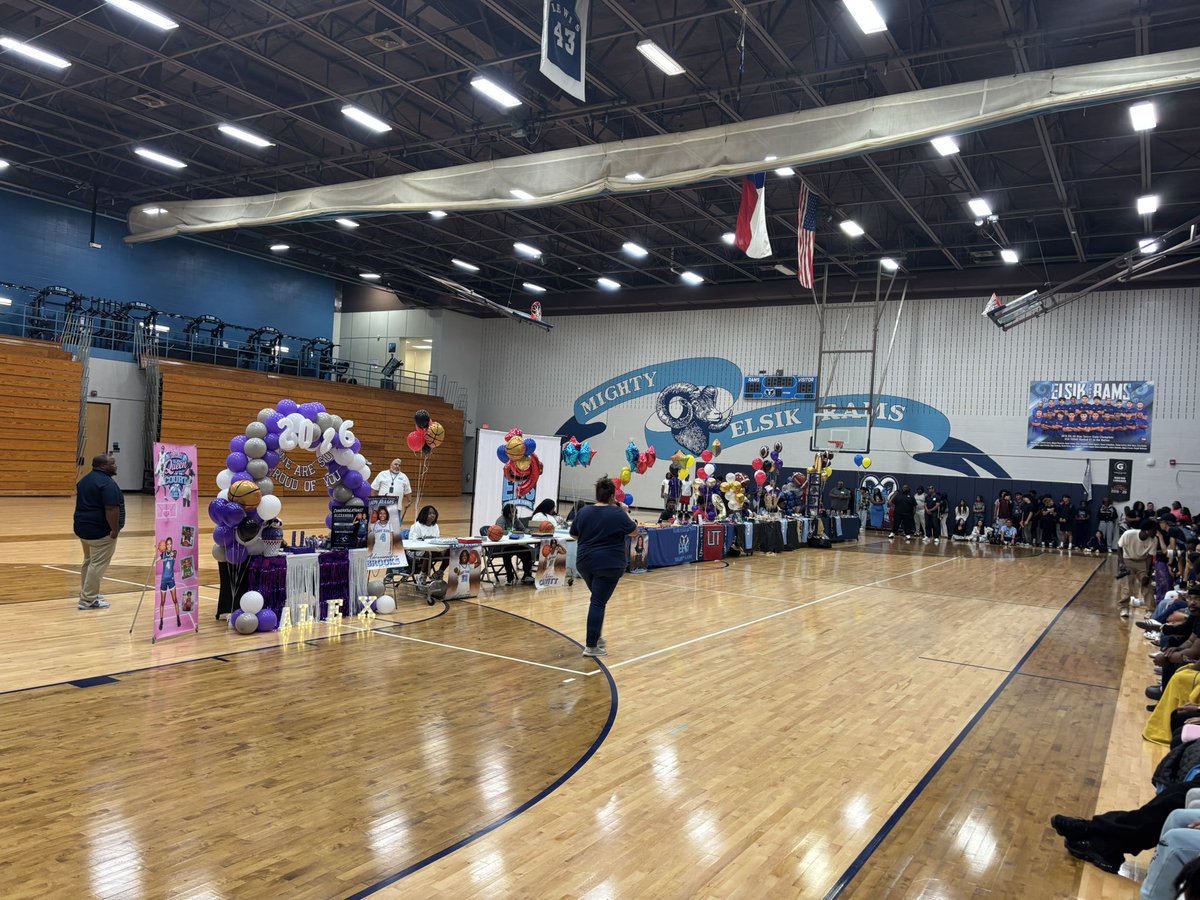 Alief_Athletics's tweet photo. Congratulations to all the Alief Elsik Signee’s today!!! Alief ISD🏈🏀🥎⚽️🏃 https://t.co/KL757eHzKo