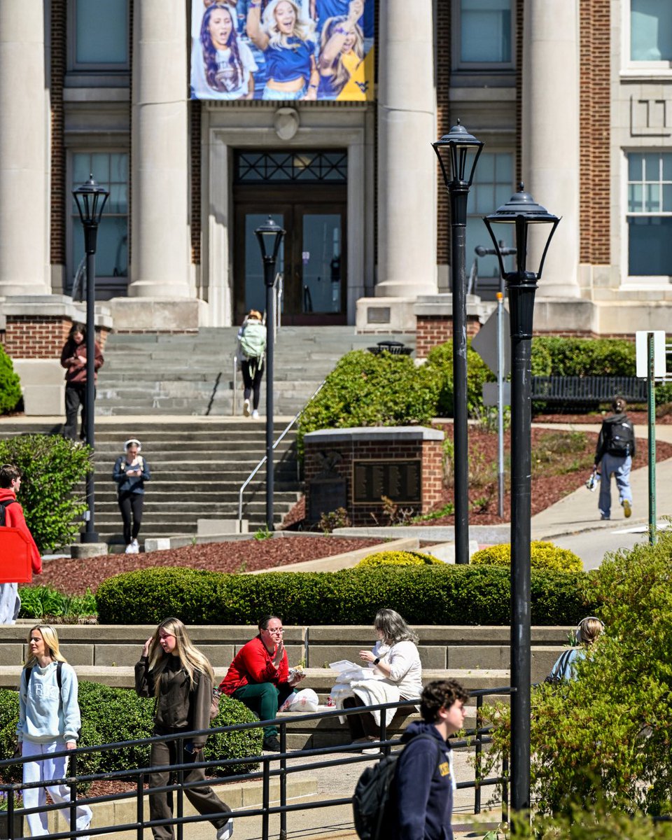 WVUStudentLife's tweet photo. HAGS 🫶☀️ Make the comment section look like a year book ⬇️ https://t.co/mXf3zsQPik