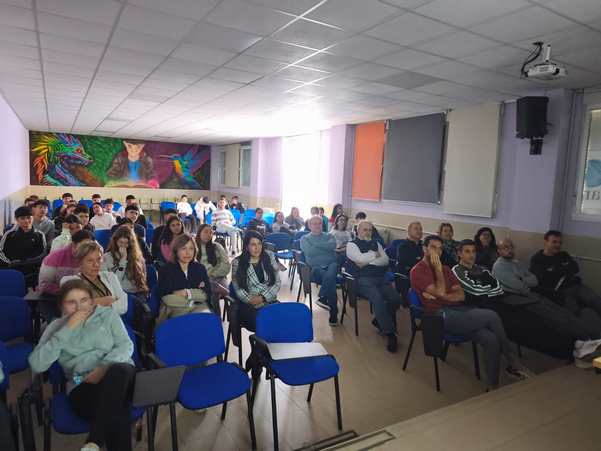 InstitutoSenara's tweet photo. Estreno première y general en el IES Senara de la película que se presenta para el PIE Filma: Senara, compromiso en acción
@educacyl
@crfptic
#piefilma #innova_CyL https://t.co/V5Eqpn8VVg