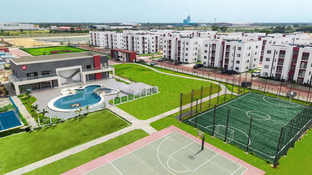 Midatlblog's tweet photo. I know Lagos, I know Lagos.

Which City of Lagos is this? 🫩

Hint: 📍The Suburbs https://t.co/ryCCRQpDjE