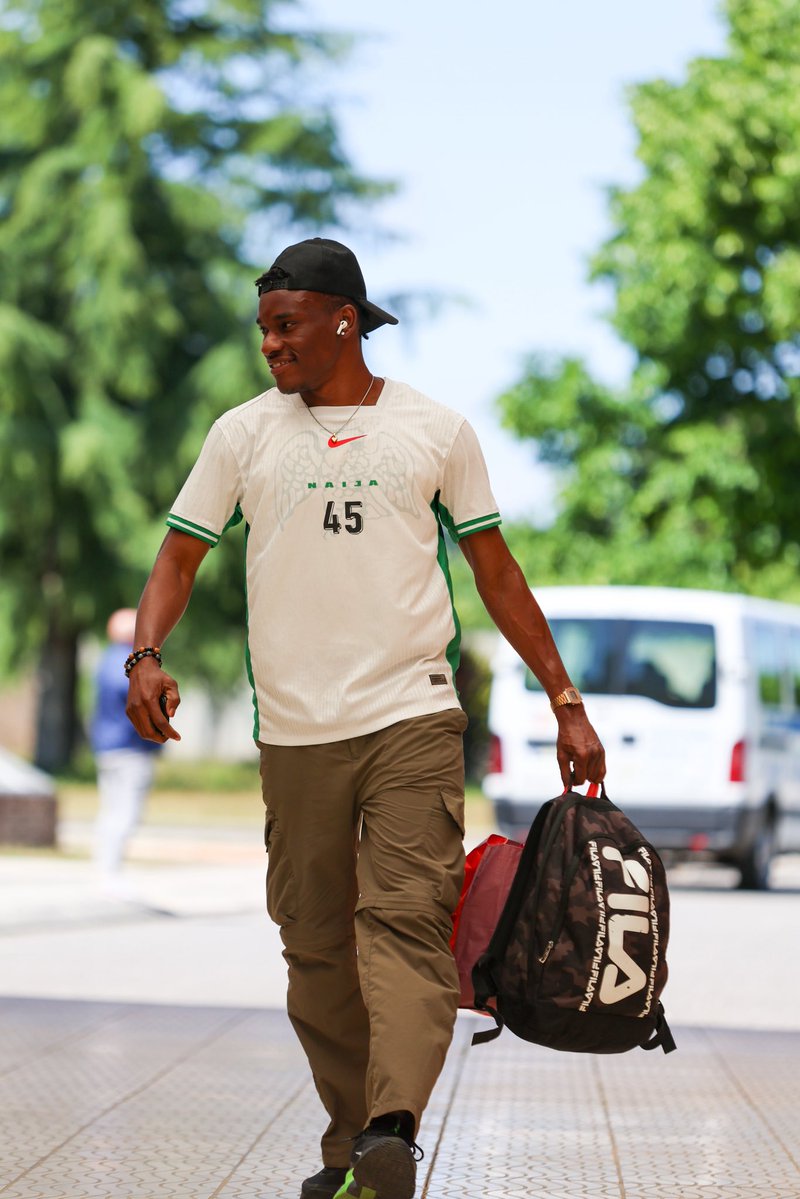 Tomisin_Alasiri's tweet photo. Yesterday, some of my close friends living in Portugal assured me they were coming to watch my live game. 

Anytime I have people that genuinely love me, come watch me play, I usually just do more and more. I literally just keep going. So I can give them a show. I do this regardless (if anyone is watching) on my good day. But I just do tend to do more. 

Yesterday, I prepared sth special for them as a honor. 

Sadly, at the last minute, they couldn’t make it because of some unfortunate circumstances. 

That’s life. 

They won’t be able to receive what I planned to gift them cos it’s perishable. I was so sad. But that’s life. Sometimes, things don’t workout the way we want. 

By the way, I am a proud Naija boy for lifeeeeeee. 🇳🇬