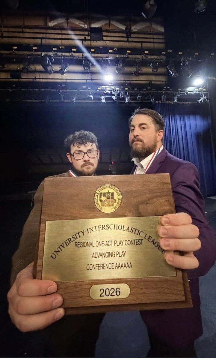 PearlandISD's tweet photo. 🎭 BREAK A LEG, EAGLES! 🎭

Dawson High School’s Ovation Theatre is headed to the UIL One-Act Play State Competition for the second year in a row after winning the Regional Championship!

 Go Eagles! ⭐

#BuildPearlandProud https://t.co/wXyd5z4DOS
