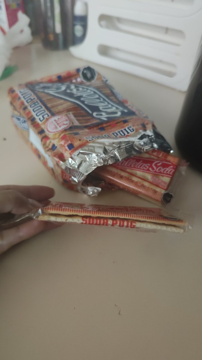 xAndreinax's tweet photo. Hola @galletaspuig ojo con el control de calidad, compré un paquete de soda y los paqueticos solo traen 2 galletas q decepción... Pongan el paquete traslúcido para uno poder ver https://t.co/LgWBpG8vEW