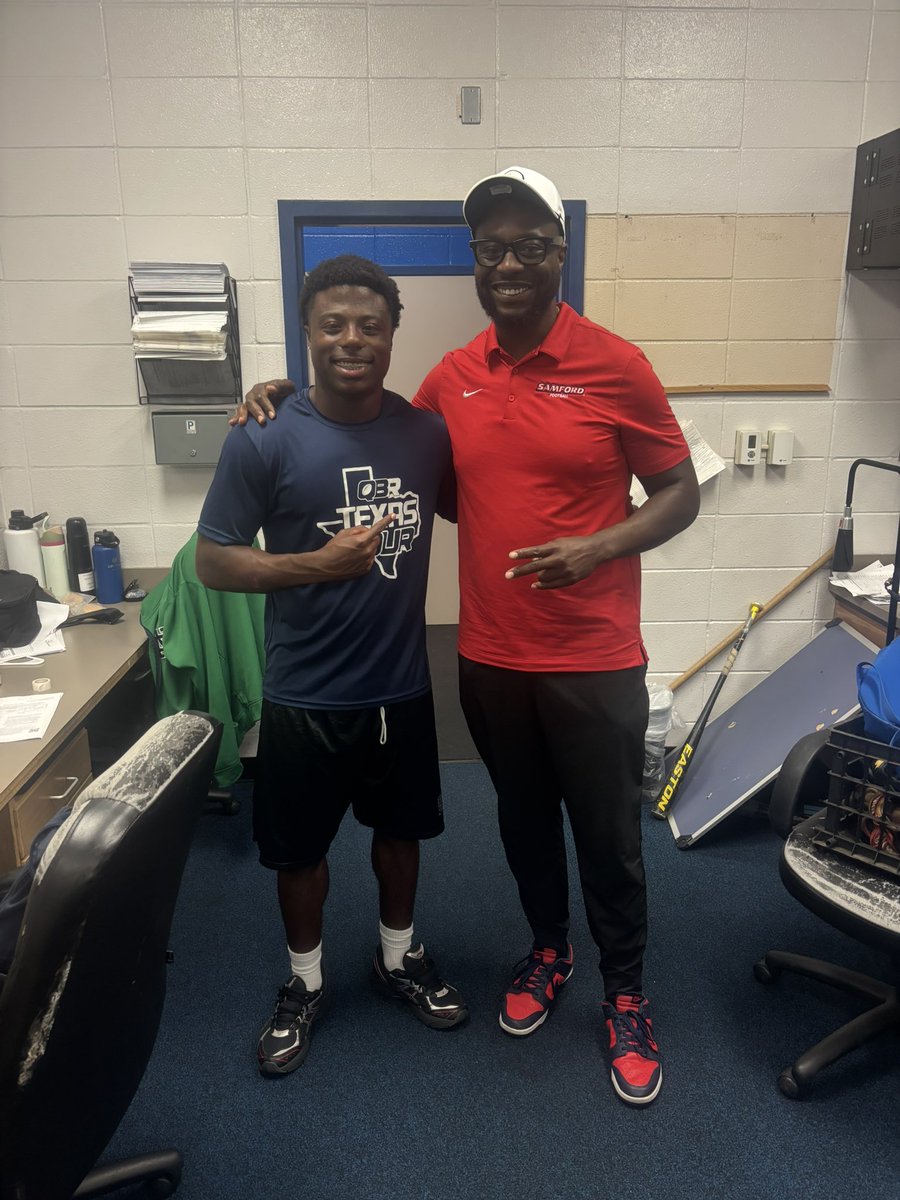 tysoncraft2027's tweet photo. #AGTG After a great conversation with @ChrisLandrum46 I am blessed to receive an offer from @SamfordFootball!!!!!🙏🏾🙏🏾🙏🏾
@recruitelkinsfb @CoachTGr @Coach_CT3 @jackson_dip @TFloss32 @dctf @T360Elite @MikeRoach247 @samspiegs @GPowersScout https://t.co/mJo3isT5Dh