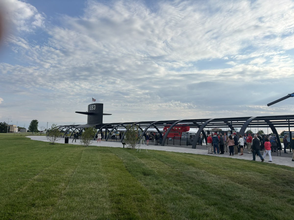 jpcalia's tweet photo. Dedication of my first submarine to a new museum of the Cold War.. Voice of America Park, Cincinnati, Ohio.
USS Cincinnati SSN – 693 https://t.co/cqwQGji8jI