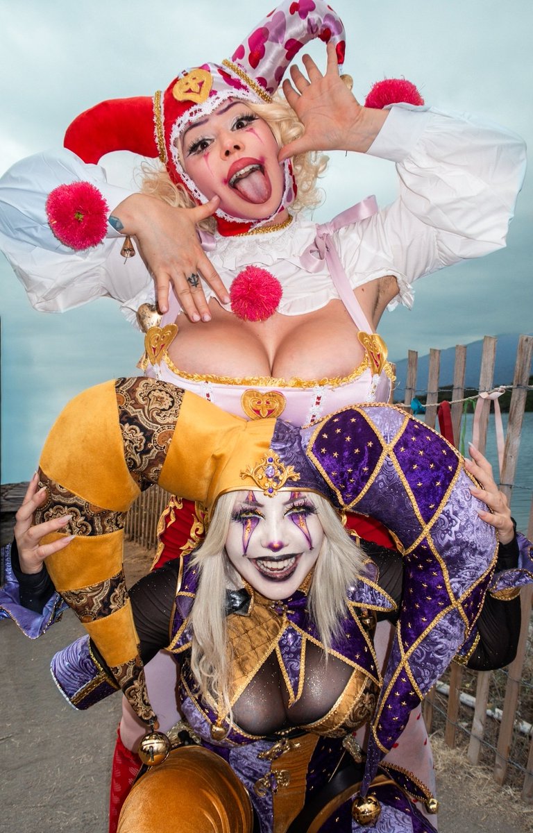 Justin_Morrison's tweet photo. While watching them jump rope with the king's entrails was a bit shocking, their jokes were top notch! 😂

@omystephanie and @jska00 bringing the best insanity to the Ren Fair! https://t.co/HUFiGAwaPU
