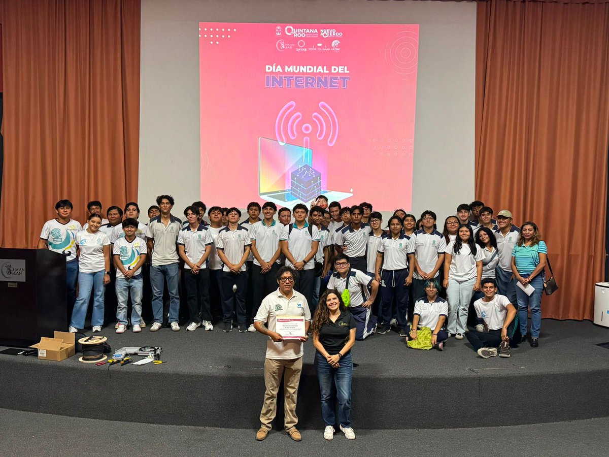 PlanetarioCZM's tweet photo. Así vivimos el #DíaMundialDelInternet en el #PlanetarioCozumel 💻
Gracias a todos los asistentes por acompañarnos en las charlas, talleres y proyecciones de esta jornada tecnológica.
Un agradecimiento especial a los alumnos de @cobach_cozumel  por ser parte de esta experiencia 🙌 https://t.co/W9tfmPdeci