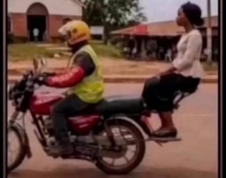 street_var's tweet photo. How some girls dey avoid men. https://t.co/6yvw6sLlVD