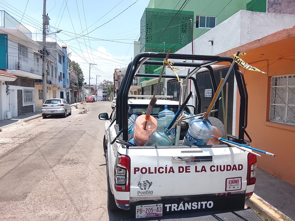 SSC_Pue's tweet photo. @pixsport @AleMondras @carlosmartinh @soyluisgabriel1 👮🏻‍♂️ Durante la intervención se realizó labor de proximidad y se retiraron diversos objetos utilizados para apartar espacios en la vía pública.

📍 El área quedó libre y sin novedad, manteniéndose supervisión preventiva en la zona. https://t.co/fJrVUVZTGJ