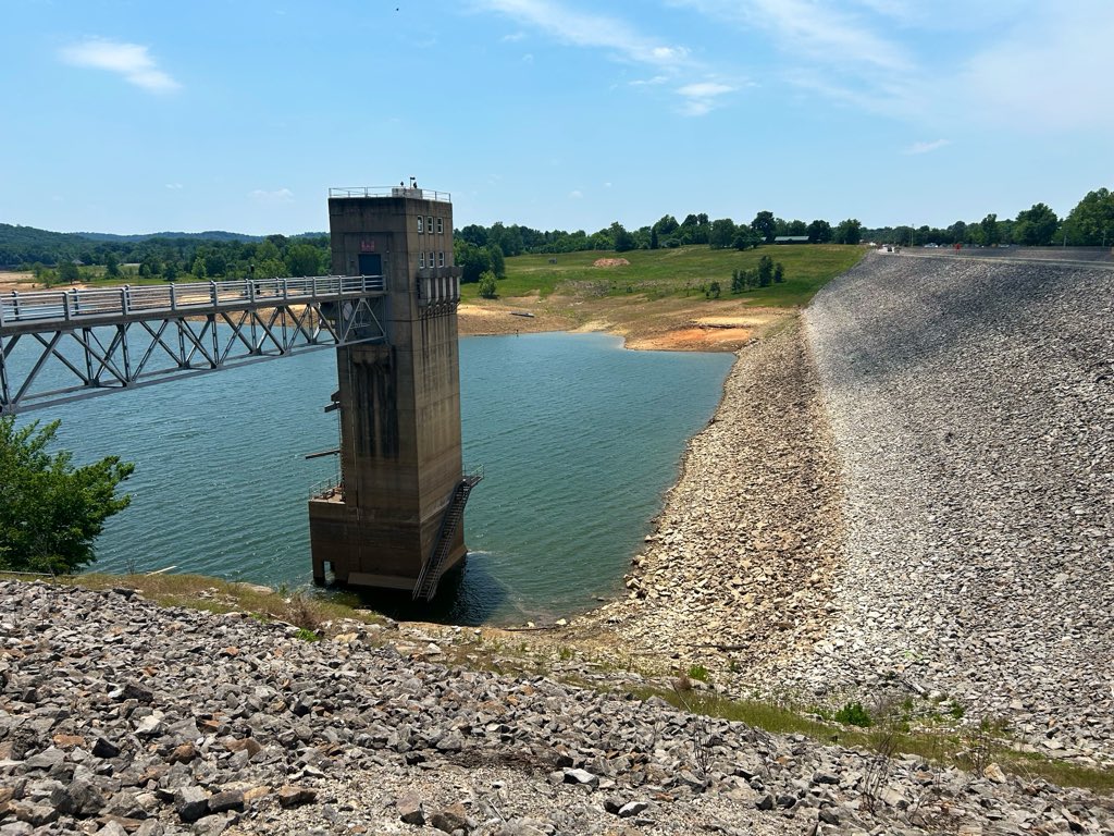 JSchipperWDRB's tweet photo. IMAGES: drought causing Rough River to be down 16’ ahead of a busy Memorial Day boating weekend @WDRBNews 5/6p https://t.co/DJw0qGZ1Sl
