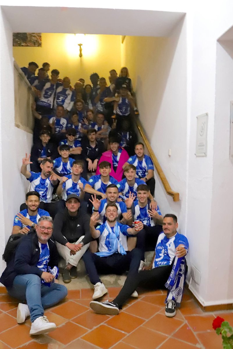 ElRinconModesto's tweet photo. 🔴 TERCERA FEDERACIÓN • GRUP 14

🥳 Todo parece indicar que ayer no se durmió mucho en Zafra con la gran fiesta por el ascenso del club, el CD Zafra a Tercera Federación, que vuelve 9 años después a categoría nacional tras la triste desaparición del CD Diter Zafra 

@franrivera26