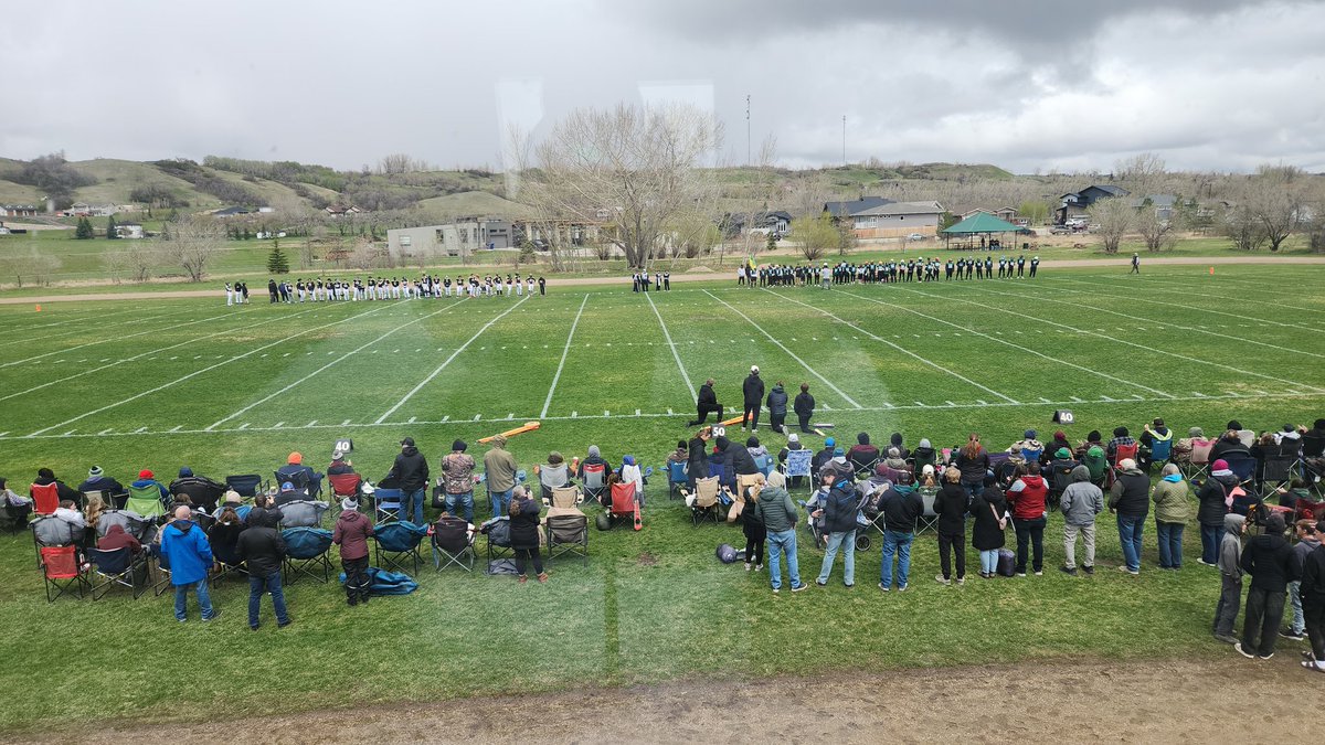 HighwayHockey's tweet photo. Football on May 18th...Manitoba vs. Saskatchewan here in Lumsden...44f...light wind...sporadic rain...good crowd and it is May 18th...we have the Challenge Cup started at 1:02 p.m.
#LumsdenDevils #ChallengeCup https://t.co/i151wnXnFo