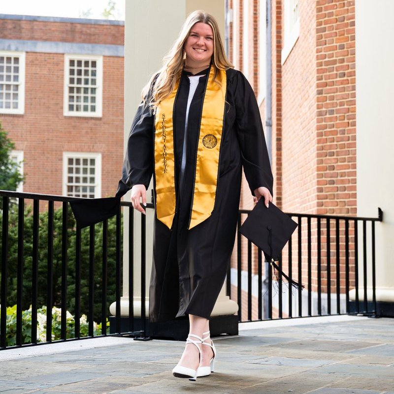 WakeWBB's tweet photo. Look at our newest grad 🥹

#WFUGrad 🎓 https://t.co/mkPXmx0g2L