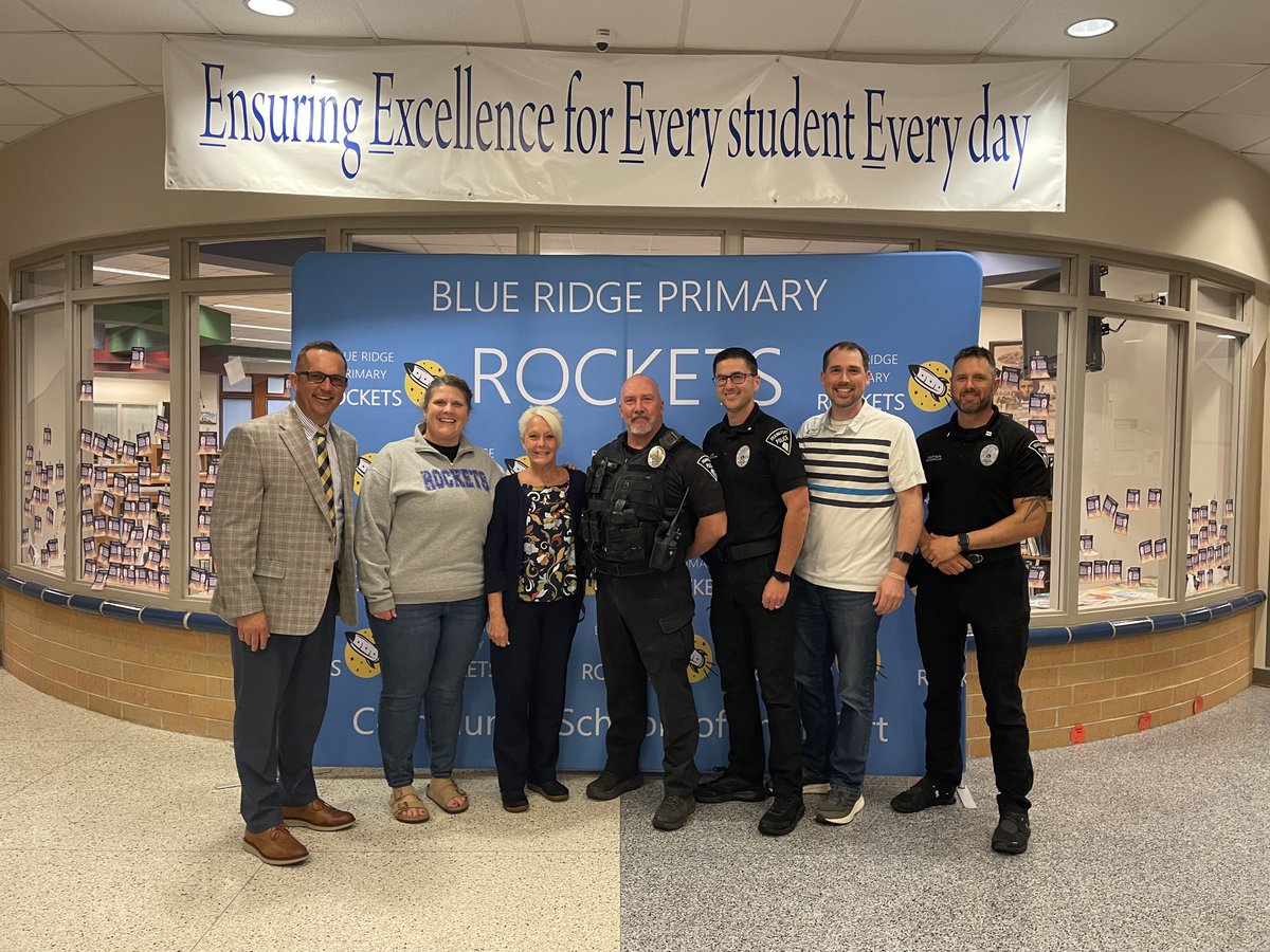 csfhotdogs's tweet photo. We're proud to share that SRO Rob Hession has been named INSROA SRO of the Year for Region 4! Thank you to Officer Hession for all that you do to support our schools, students, staff, families, & community. We appreciate all that you do for Frankfort! #communitycomesfirst https://t.co/8tAcyFZsH8