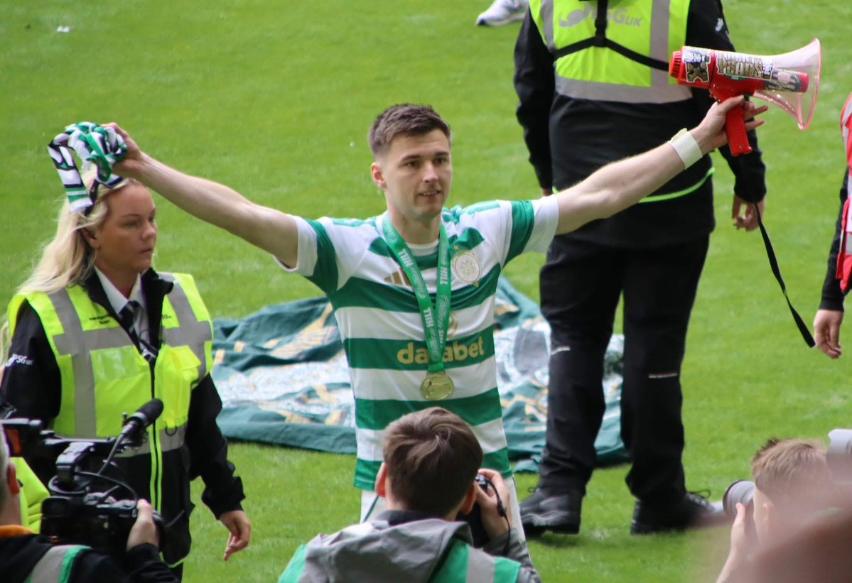 PaulJohnsonCSC's tweet photo. Champions again 🍀🏆

Celtic 3-1 Hearts and the perfect way to seal the title. Late drama, big moments and never giving up, the story of this season from start to finish.

There’s a fairytale about this club ✨🍀 https://t.co/euE7JIr9ox