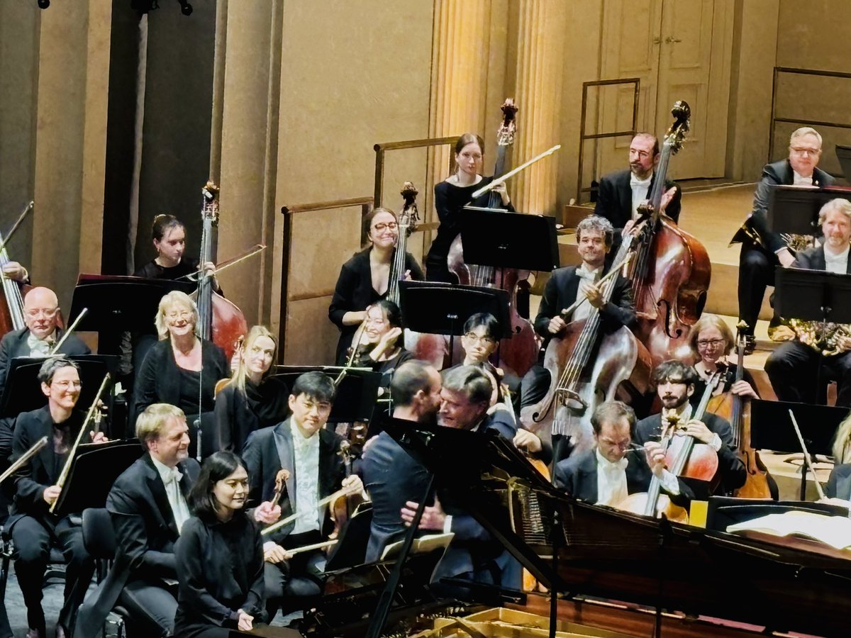 ManuelBrug's tweet photo. Nein, wer #reger und #busoni hat braucht kein #pfitzner -Klavierkonzert. Was die Best buddies @igorpianist und #thielemann auf hohem Niveau bewiesen haben. Nach #liszt -#orpheus fein, #prometheus laut - gabs noch strammen #tannhäuser @Staatskapelle_B. Ausverkauft geht aber anders https://t.co/np95sSCB40