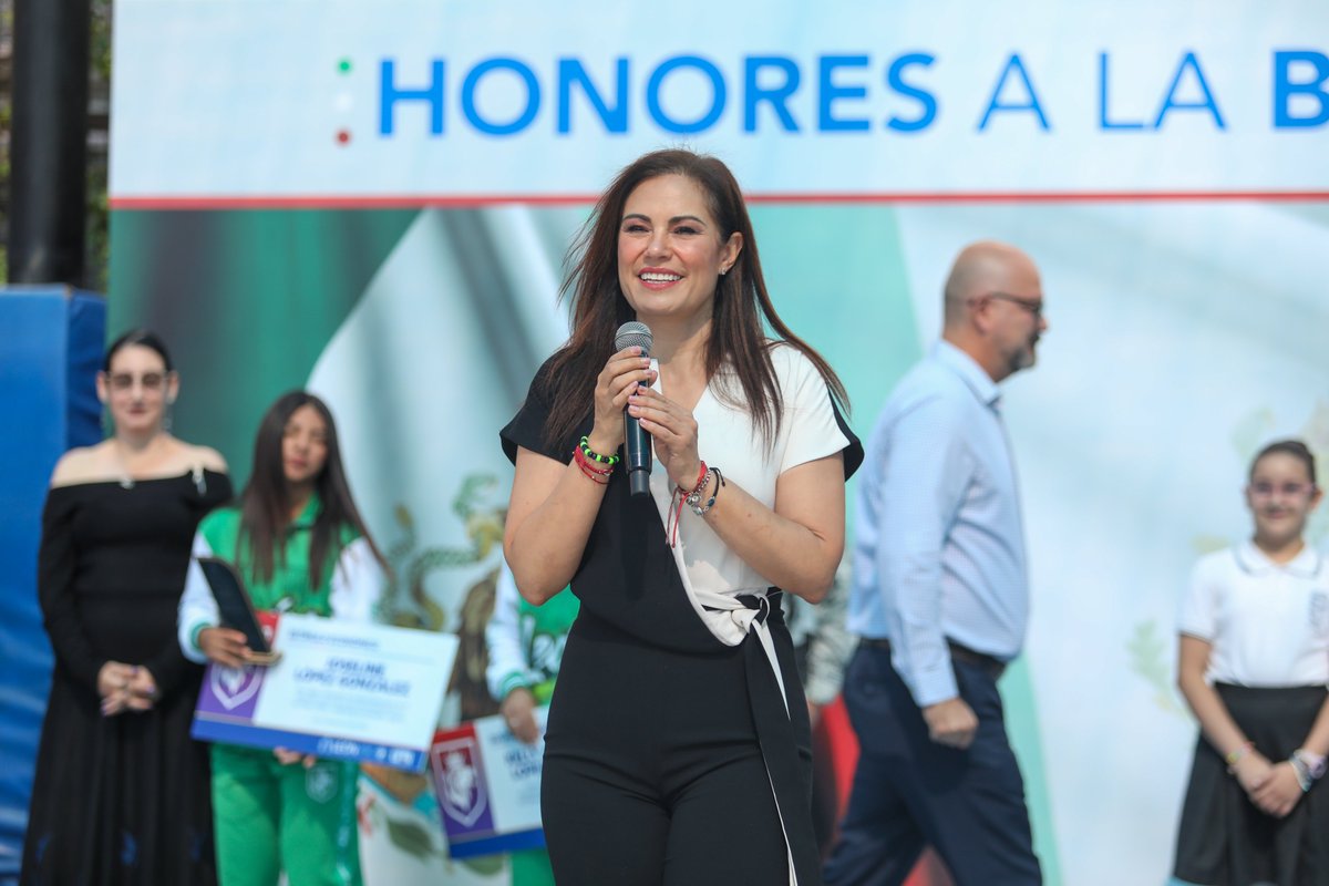 enterateleon's tweet photo. #León 🇲🇽🏋🏻‍♀️Por segundo año consecutivo, las pesistas leonesas Joseline López y Kelly López Ponciano recibieron un estímulo económico por parte de la presidenta municipal, @AleGutierrez_mx, en reconocimiento a sus destacados resultados. 👏🏻❤️
👉🏻https://t.co/cQl5vJlFLf https://t.co/7V7VIHQ4Uu
