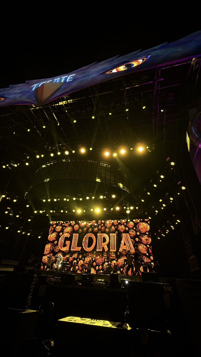 saayurigt's tweet photo. Ayer a todos les quedó claro que el Tecate Emblema tuvo dueña y se llama Gloria Trevi  🔥💋 🛐 https://t.co/TURhe09aEp