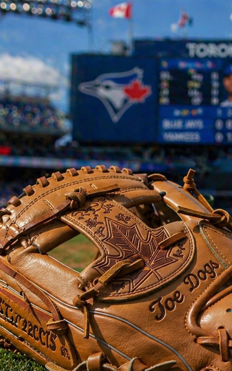 JoeDogsGasBar's tweet photo. ⚾🍻 End the long weekend with the Jays at Joe’s
Cold beer, great food, and every inning on the big screens 🙌

#LetsGoBlueJays #EatAtJoes https://t.co/Us3MkY416s