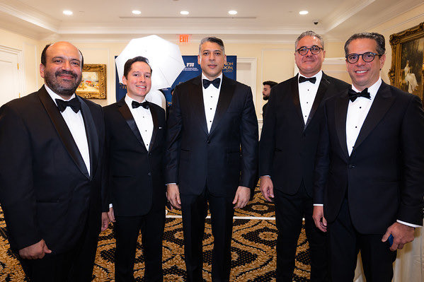 hitpuerto's tweet photo. Nuestro CEO, Erik Alma, estuvo presente en la ceremonia del Champion of Freedom Award, celebrada en Miami y organizada por el @FIU donde fue reconocido el presidente, @luisabinader , por su liderazgo y sus esfuerzos orientados a la promoción del desarrollo económico. https://t.co/qtgbmiQAR9