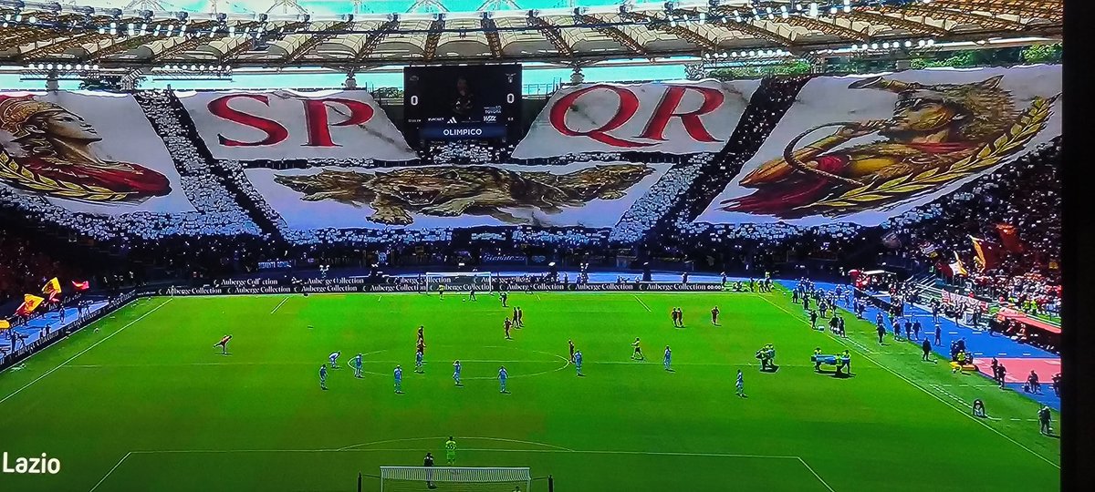 restyle44's tweet photo. Vittoria importantissima, ma per assaporarla ancora di più, bisogna andare a Verona e giocare COMPATTI, LUCIDI E CONCENTRATI

COREOGRAFIA STUPENDA

DAJE

#asr
#curvasudroma
#derby
#spqr https://t.co/AAa1ZphCTb