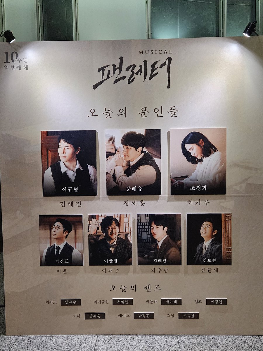 Seo_Rojea's tweet photo. 사실 15일에 서울가서 보고 왓더엽 쨔잔 
엉엉 또 보러 가고싶다
근데 앞에 앉고 싶다 완전 앞에 표정을 다 보고싶다 두 눈으로 https://t.co/5oCKOQthxe