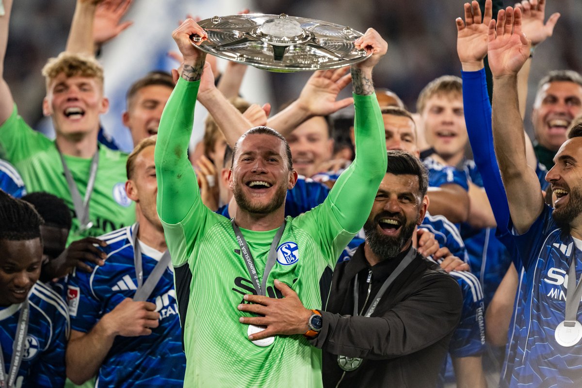 henry_hill94's tweet photo. Can't help but feel happy for Loris Karius. That Champions League final could have destroyed his career. And it nearly did, as between 2020 and 2025 he only played 11 first team games.

But here he is; Schalke's number one lifting the Bundesliga 2 trophy. Redemption complete! https://t.co/PZ76aM4g5D