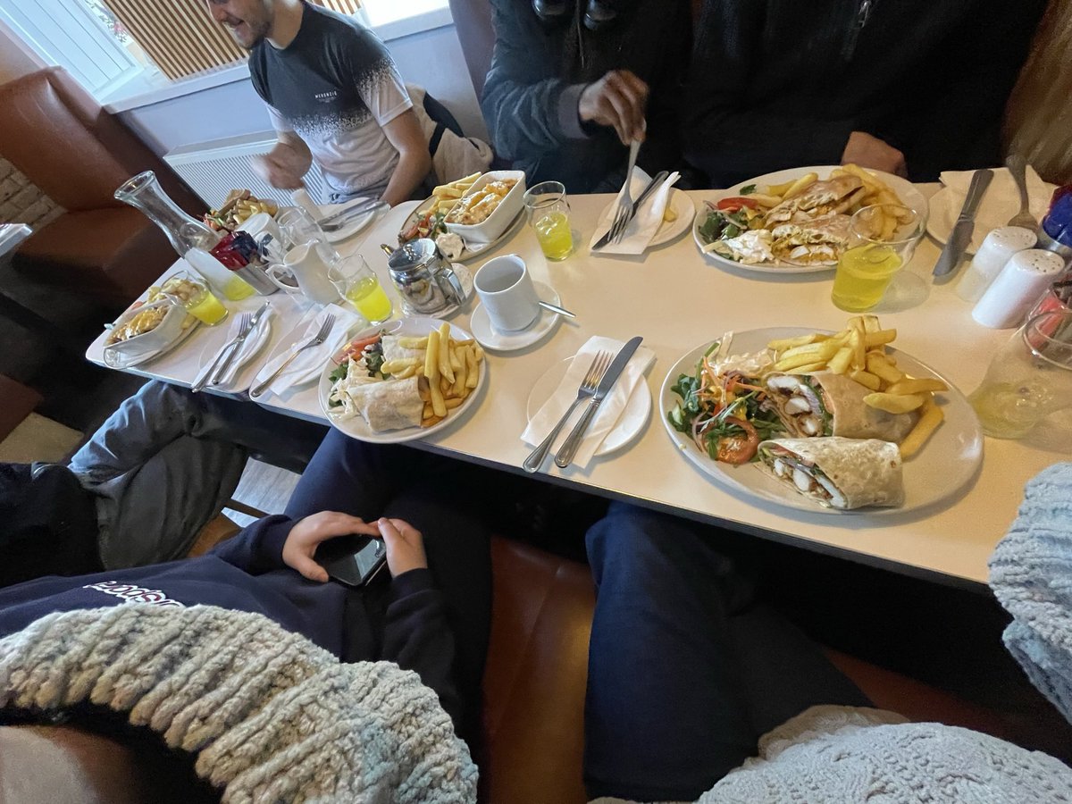 kidultdayz's tweet photo. The exam was actually soo short I really needed more time but ughhh it’s fine cause the whole gang went for lunch after cause 3 of the guys are finished today #bigsad #6/7examsdone https://t.co/ytYYeKJZwk