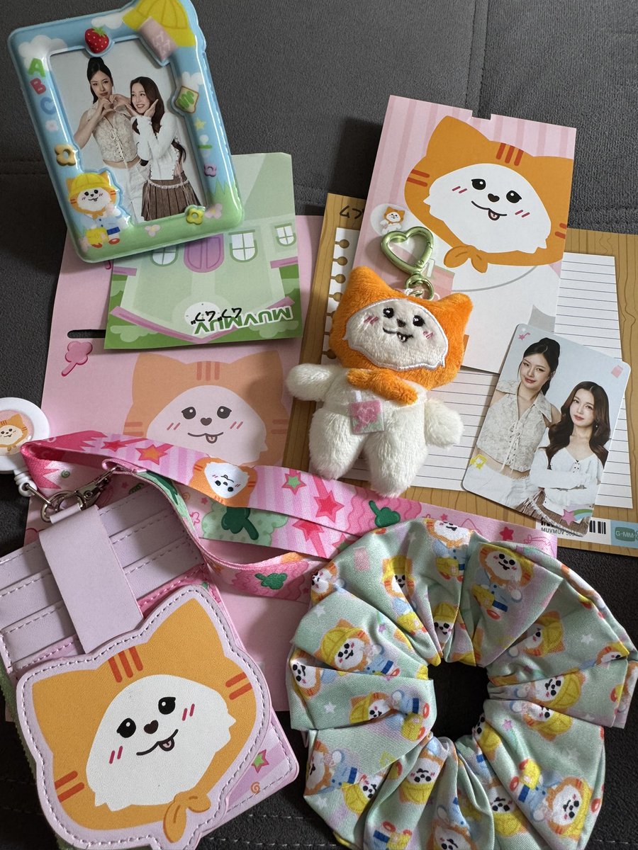 lais_dm's tweet photo. Feedback positivo pra @NyamSomStore, chegou certinho, bem embalado e estou apaixonada!!! A muvmuv versão mounjaro é a coisa mais linda do universo tô apaixonada hahahaha ai como é bom gastar com minhas favs 💚💖🤏 fico pobre mas fico feliz!

#MilkLove #มิ้ลค์เลิฟ https://t.co/ClivLgai97
