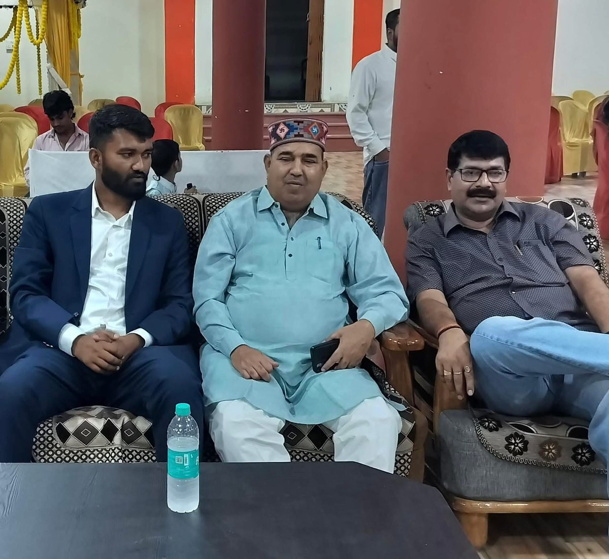 mpajaypratap's tweet photo. सीधी जिला अंतर्गत चुरहट के अशोका पैलेस में श्री जगदीश पटेल जी के सुपुत्र के तिलकोत्सव कार्यक्रम में सम्मिलित होकर परिजनों को बधाई एवं शुभकामनाएं प्रेषित किया। 
#सीधी #चुरहट #अजय_प्रताप_सिंह #Sidhi #mpajaypratap https://t.co/V5VsjW1HS2
