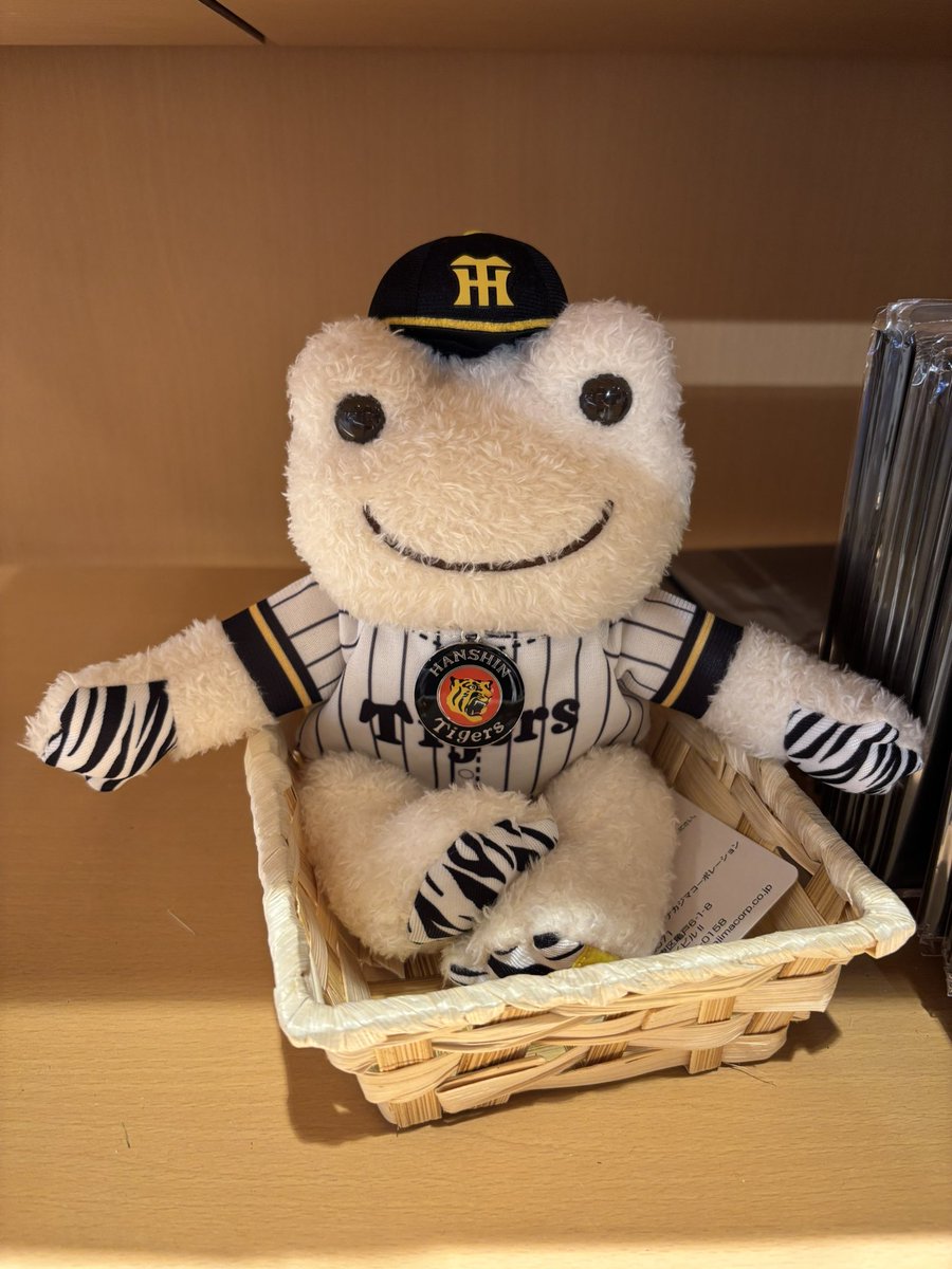 y__pickles's tweet photo. ほんとのラストちゃんかな？
私がお迎えした後ふだ下げられちゃったけど、この子が阪神ブース守ってました🫡 https://t.co/QPXiA0YlYv