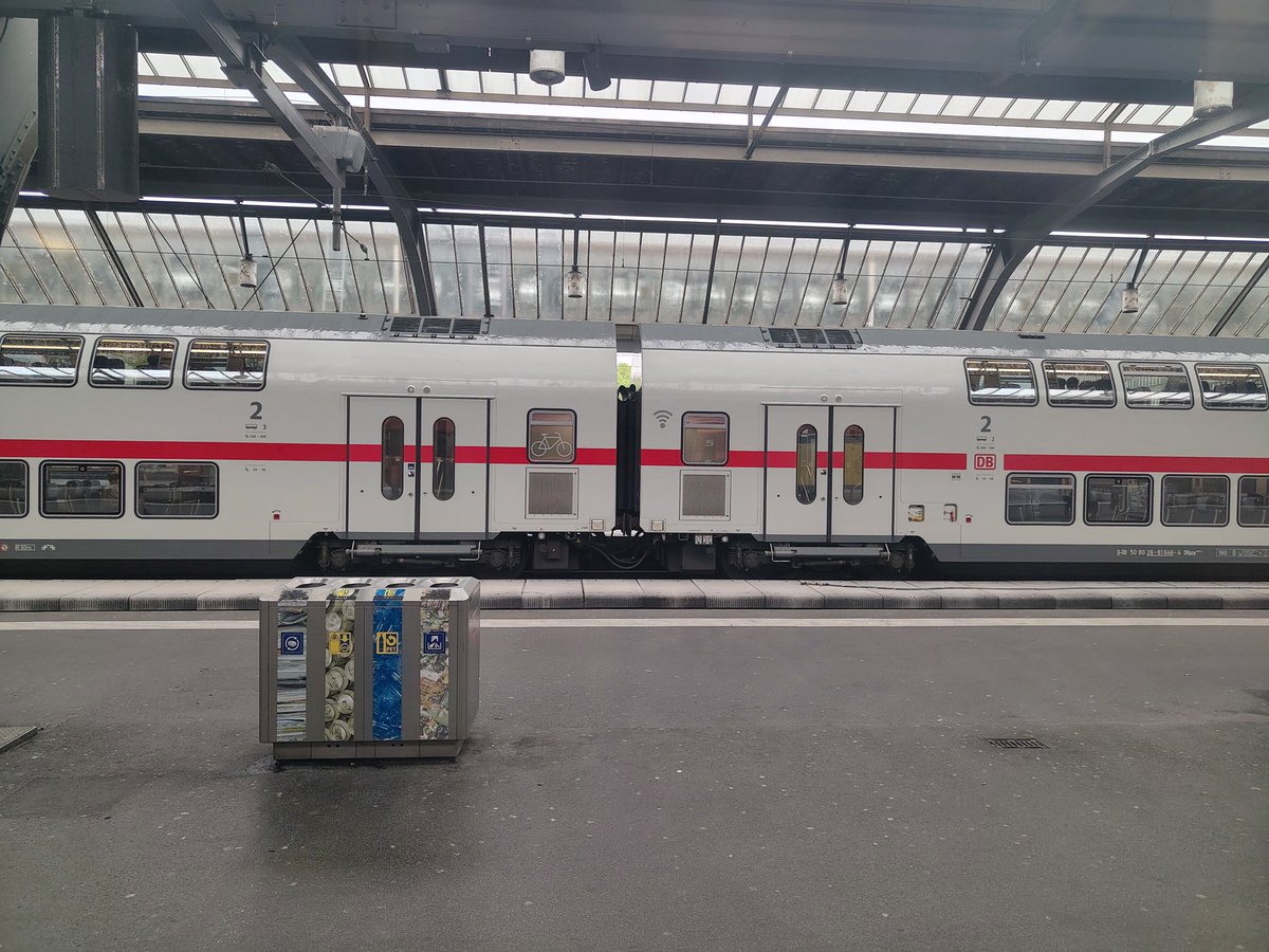Nosreprandom's tweet photo. ICE L in the wild at Zürich https://t.co/bmCnn0WJB8
