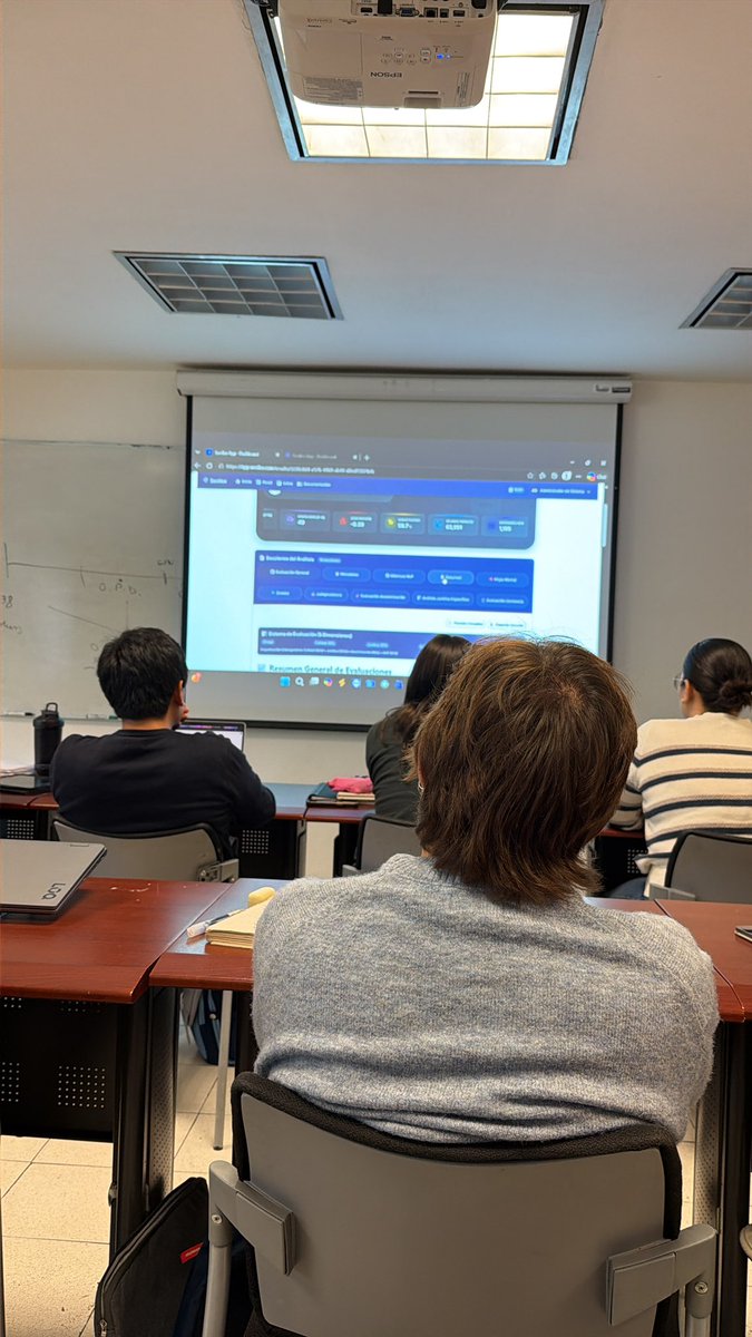 jrxopa's tweet photo. En la clase de Derecho Público de la @CIDEMAPP hoy tratamos las aplicaciones de la Inteligencia Artificial en el análisis de las sentencias y su posible relación con las políticas públicas:. Invitado, profe Carreón. https://t.co/f32CR2wS65