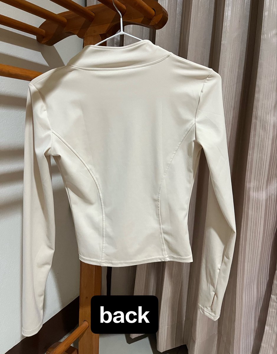 dearNplease's tweet photo. เสื้อคลุมออกกำลังกาย ผ้าลื่น ใส่ว่ายน้ำได้                           

size : s ไหล่13.8 อก28-35 ยาว22      
price : 60฿ https://t.co/JRqT96ExbE
