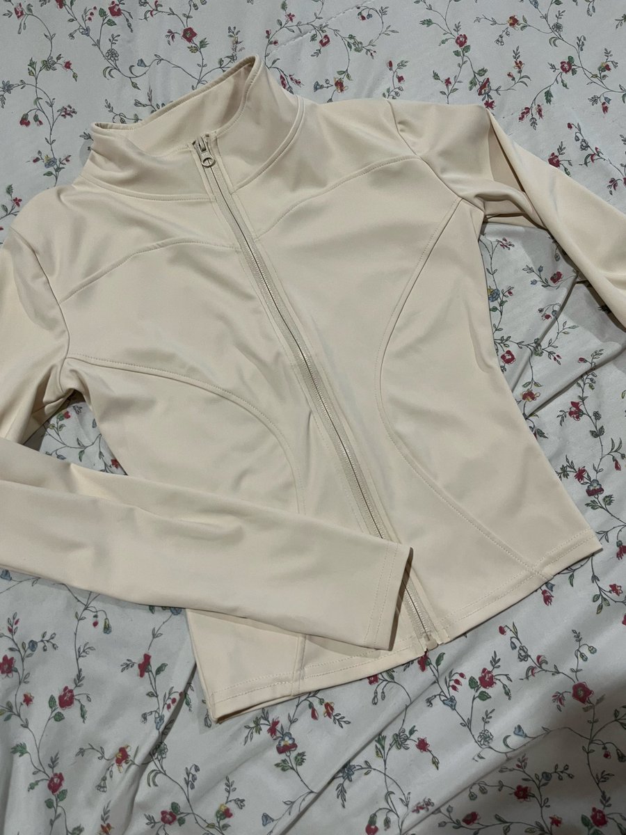 dearNplease's tweet photo. เสื้อคลุมออกกำลังกาย ผ้าลื่น ใส่ว่ายน้ำได้                           

size : s ไหล่13.8 อก28-35 ยาว22      
price : 60฿ https://t.co/JRqT96ExbE