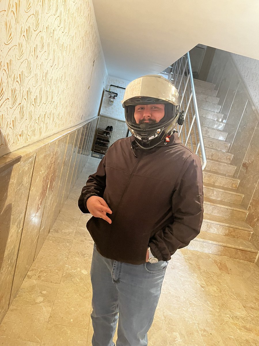 nazlphlivan's tweet photo. Yakalanmadan geldiği tip 😂
(1 ay sonra kocam olucak)🥳 https://t.co/aopcEOcPFl