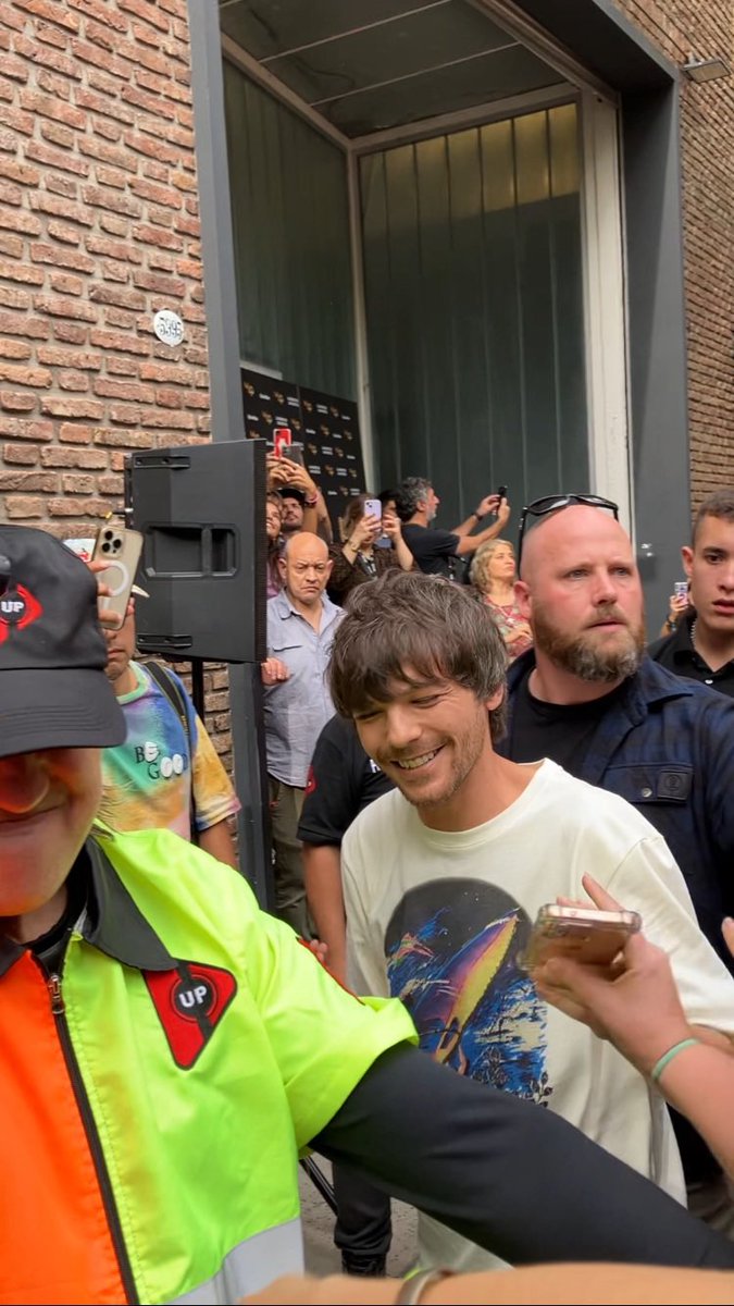 HLargentos's tweet photo. siempre, siempre, pero SIEMPRE, louis va a estar feliz en Argentina https://t.co/F5XsuT0zMY
