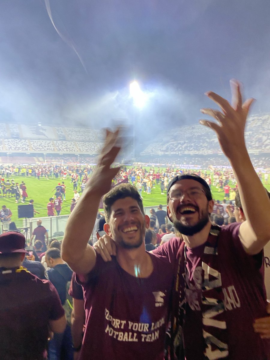 swoggleonbass's tweet photo. @HLTCO Mate they are genuinely up there with best fans in Europe. I’ve been fortunate to do a couple of games at the Arechi and an away with Salernitana and they’ve been up there with some of my favourite football days. Salerno as a city is incredibly underrated too. https://t.co/Jj1PyU6YJG