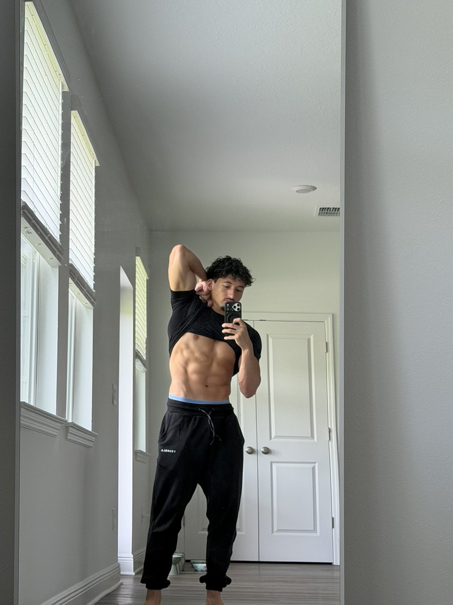 andizofit's tweet photo. Natural lighting🫪 https://t.co/S9Js8lkXVc
