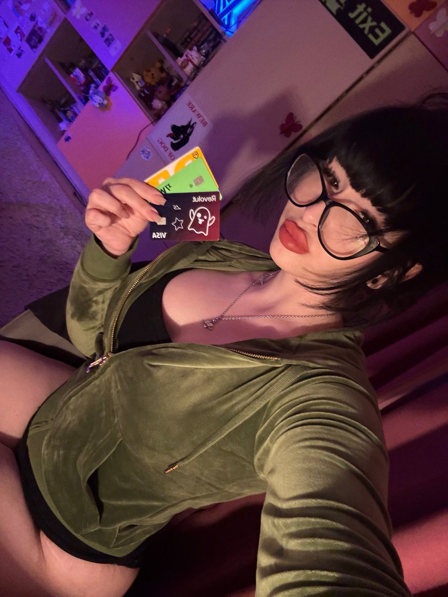 PrincessLu33's tweet photo. come on, i know that you wanna fill these cards up and be a good puppy for mommy

#findom #wallet #walletdrainer #paypig #beta https://t.co/VFGhqJzDoi