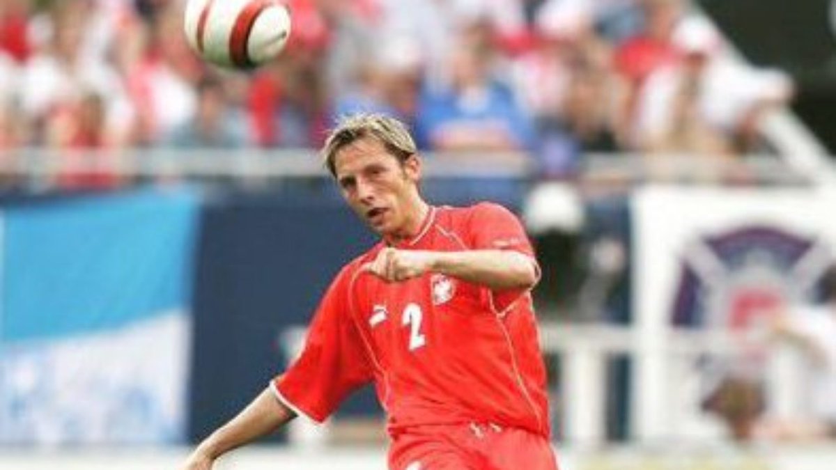 ZOwczarczyk's tweet photo. 45 lata kończy dzisiaj Mariusz Mowlik. Obrońca grał w Polonii w sezonach 2002/03 i w 2008r. Zagrał 19 razy zdobył 1 gola. Ma na kącie 1 występ w Reprezentacji Polski. https://t.co/HhABt9SJxU