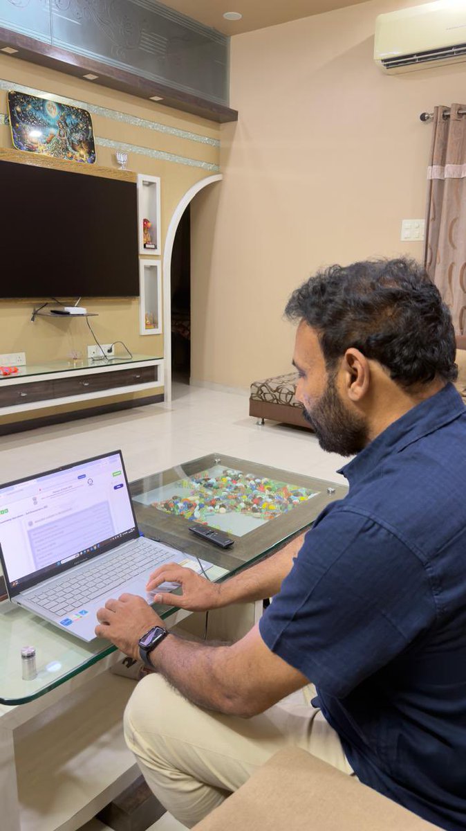 PatelNiralkumar's tweet photo. જનગણના 2027 અન્વયે આજે 'સ્વ-ગણતરી (Self-Enumeration) પ્રક્રિયા અંતર્ગત ઓનલાઈન માધ્યમથી મારા પરિવારની વિગતો સબમિટ કરી.
આપસૌને  પણ આ પ્રક્રિયા અંતર્ગત ભાગ લેવા વિનંતી કરું છું.
|| ભારત માતા કી જય || https://t.co/Rhrd7PKI93