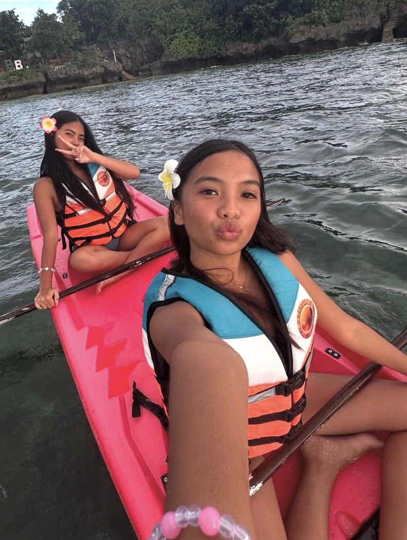 LeahStolz's tweet photo. I love being a slut with my best friend. If anyone is near Honolulu and wants to meet up go ahead and like this and dm me #slut #honolulu #asian #filipino https://t.co/WMbkGGi5BZ
