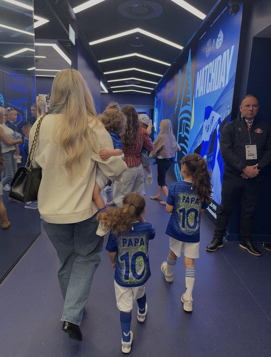 ArobaseIliman's tweet photo. Family is everything.💙 https://t.co/2DC972plb6
