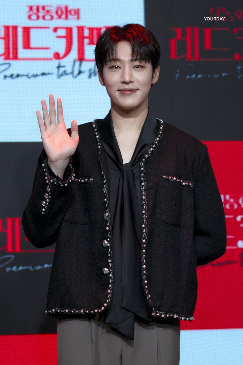데이 tweet media