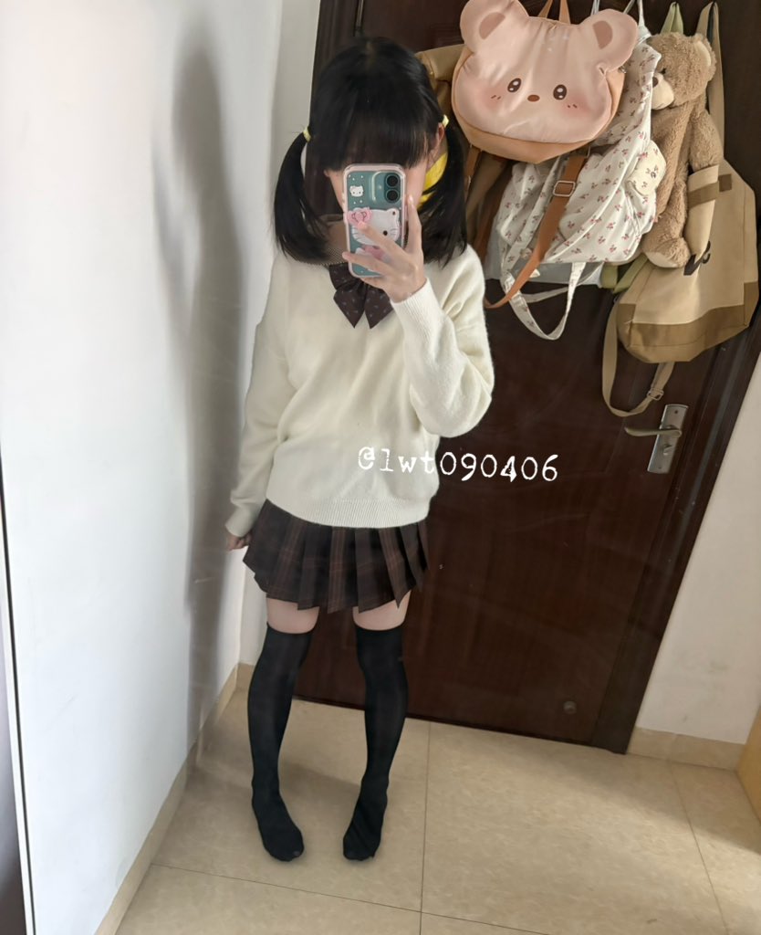 Vivian tweet media