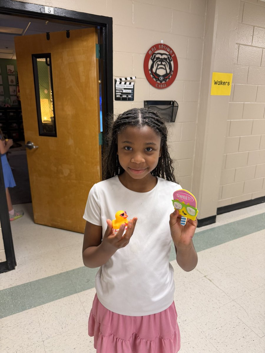 MrsBadali's tweet photo. Third Grade Party! Yay! 
#RNEgreatthings https://t.co/XjAFe6WoiP