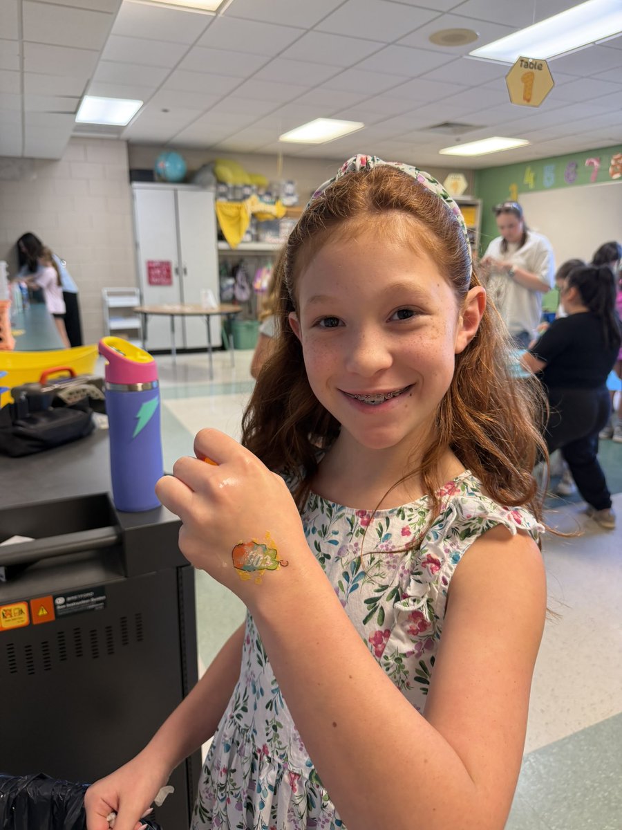 MrsBadali's tweet photo. Third Grade Party! Yay! 
#RNEgreatthings https://t.co/XjAFe6WoiP